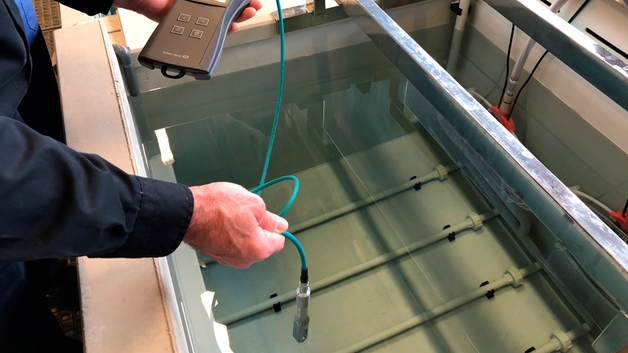 Picture of Measuring the concentration in HUG passivation bath with Teqwave T