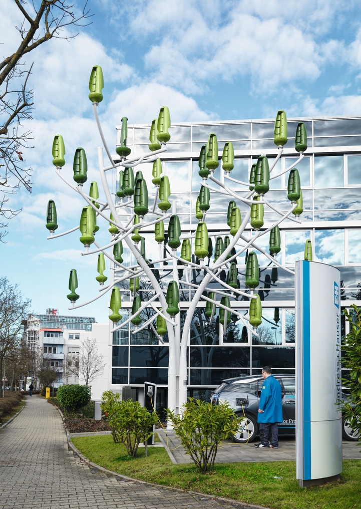 A wind tree feeds the e-vehicle charging station at Endress+Hauser Liquid Analysis in Gerlingen.